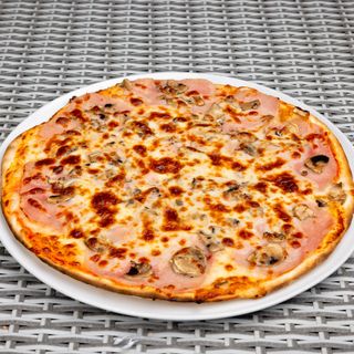 Pizza Prosciutto Funghi