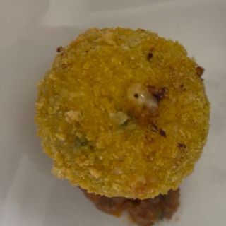 Arancine cu topping de mozzarella