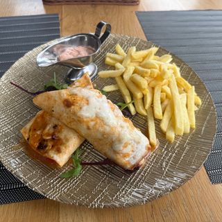 Roll's cu adana kebab și cartofi prajiti