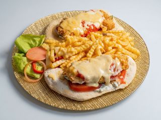 Pollo parmigiana crazy cu cartofi prajiti