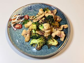 Pește prajit cu broccoli