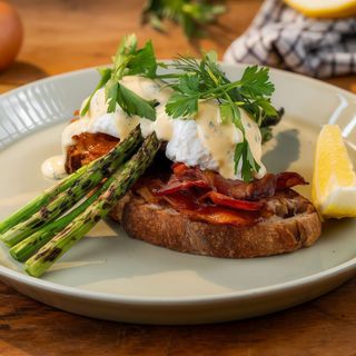 Bacon eggs Benedict