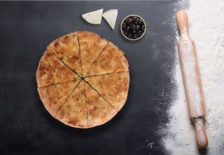 Focaccia cu parmezan si masline
