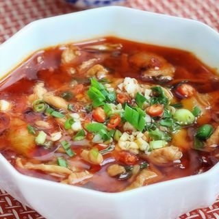 H06. Porc fiert in sos picant/水煮肉片/Poached sliced pork in hot chilli sauce/