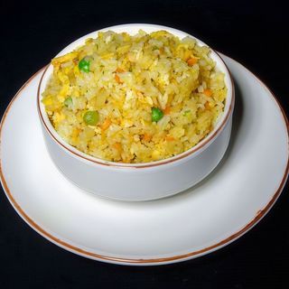 C02. Orez cu legume/蔬菜炒饭/Fried rice with vegetables and egg 