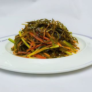 D04. Salata de alge/凉拌海带丝/Seaweed salad *