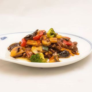 I05.	Vita cu legume asortate/什锦牛肉/Vegetables beef