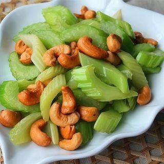E10.	Apio cu caju/芹菜炒腰果/Celery with cashew nuts