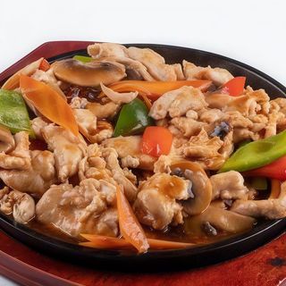 F02.	Pui pe plita incinsa/铁板鸡肉/Chicken on the hot plate