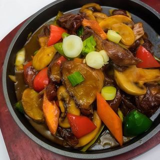 F04. Vita pe plita incinsa/铁板牛肉/Beef on the hot plate