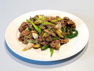 N06. Oaie cu ceapa/葱爆羊肉/Scallion lamb