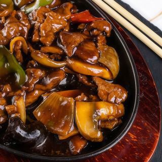 I04.	Vita cu ciuperci/口蘑牛肉/Mushroom beef