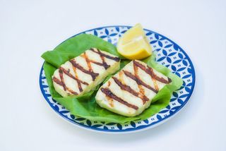 Halloumi grill cu dulceață de ceapă 