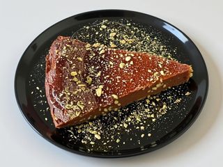 Cheescake cu caramel sărat și fistic