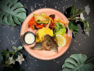 File de dorada cu legume julienne