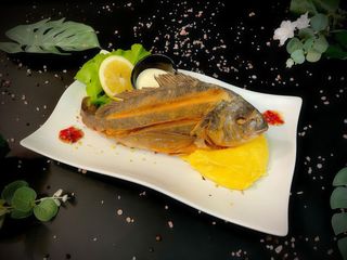 Dorada regala cu mamaliguta si mujdei - prajita