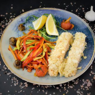 Somon mediteranean cu baghete de legume