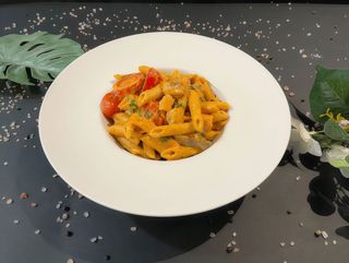 Penne cu somon si pesto