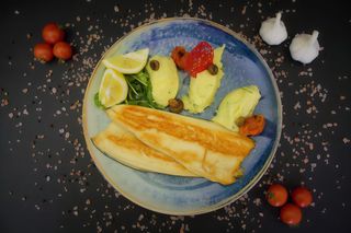 File de pastrav cu piure de cartofi si busuioc