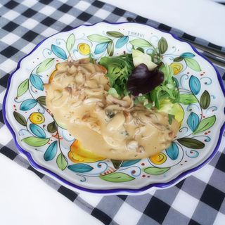 Scalopine di maiale con salsa toscana e funghi