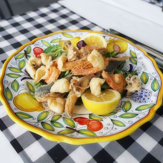 Fritto misto piccante con rosmarino e limone