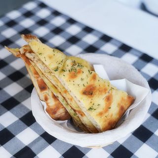 Focaccia all'aglio e rosmarino