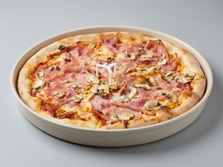 Pizza Prosciutto e funghi mare