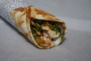 Shawarma pui arabeasca la lipie