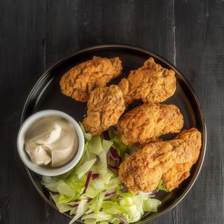 Aripioare de pui pane cu sos de usturoi