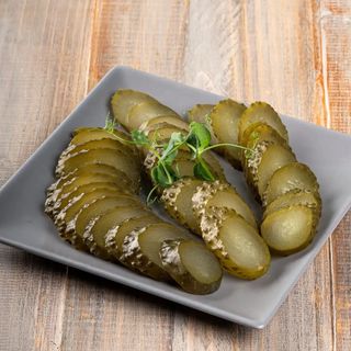 Salată de castraveți murați