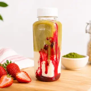 Strawberry Matcha Ice Latte 330 ml