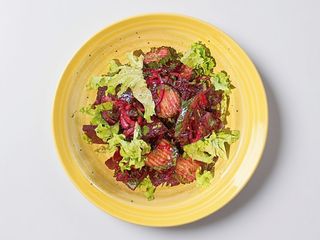 Salata de sfecla roșie și castraveți - fără gluten, vegan / de post