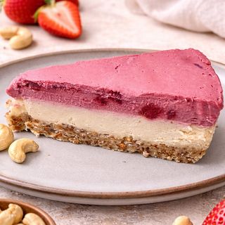 Tort raw cu vanilie si capsuni - fara gluten, vegan / de post