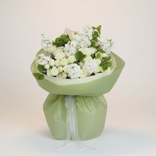 Buchet mathiolla și mini roze