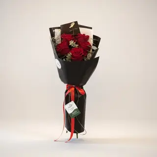 Buchet trandafiri si eucalipt 