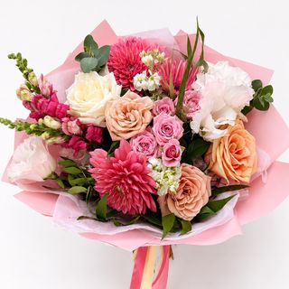 Buchet vibrant cu flori de sezon