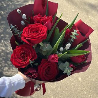 Buchet trandafiri si lalele