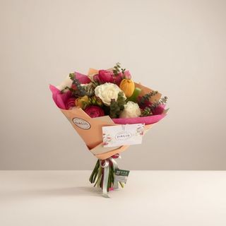 Buchet trandafiri și ranunculus