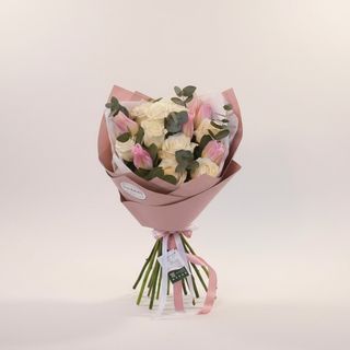 Buchet trandafiri și lalele