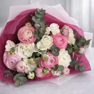 Buchet trandafiri si ranunculus