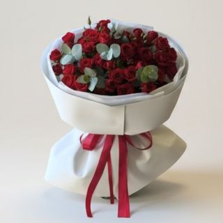 Buchet mini roze roșii