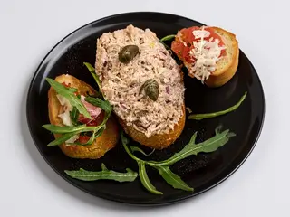 bruschette cu ton