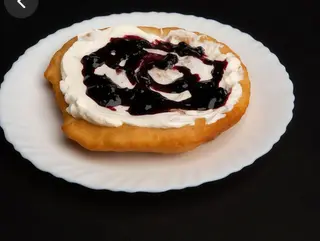 Langos cu gem de afine si smantana 
