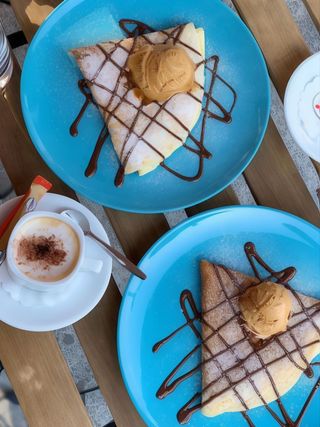 Clatite cu finetti, banane si inghetata