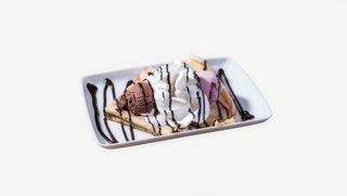 Clatite cu ciocolata, nuca si inghetata