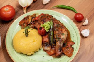 Pui in saramura cu mamaliguta