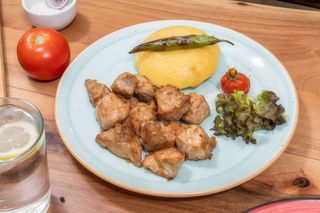 Pomana porcului cu mamaliga