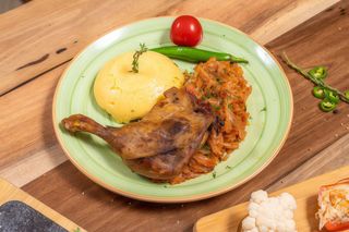 Pulpa de rata cu varza calita si mamaliguta