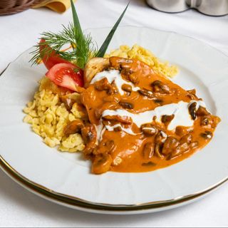 Tocanita de pui cu ciuperci a la Bakonyi