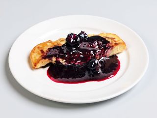 Camembert cu sos de afine